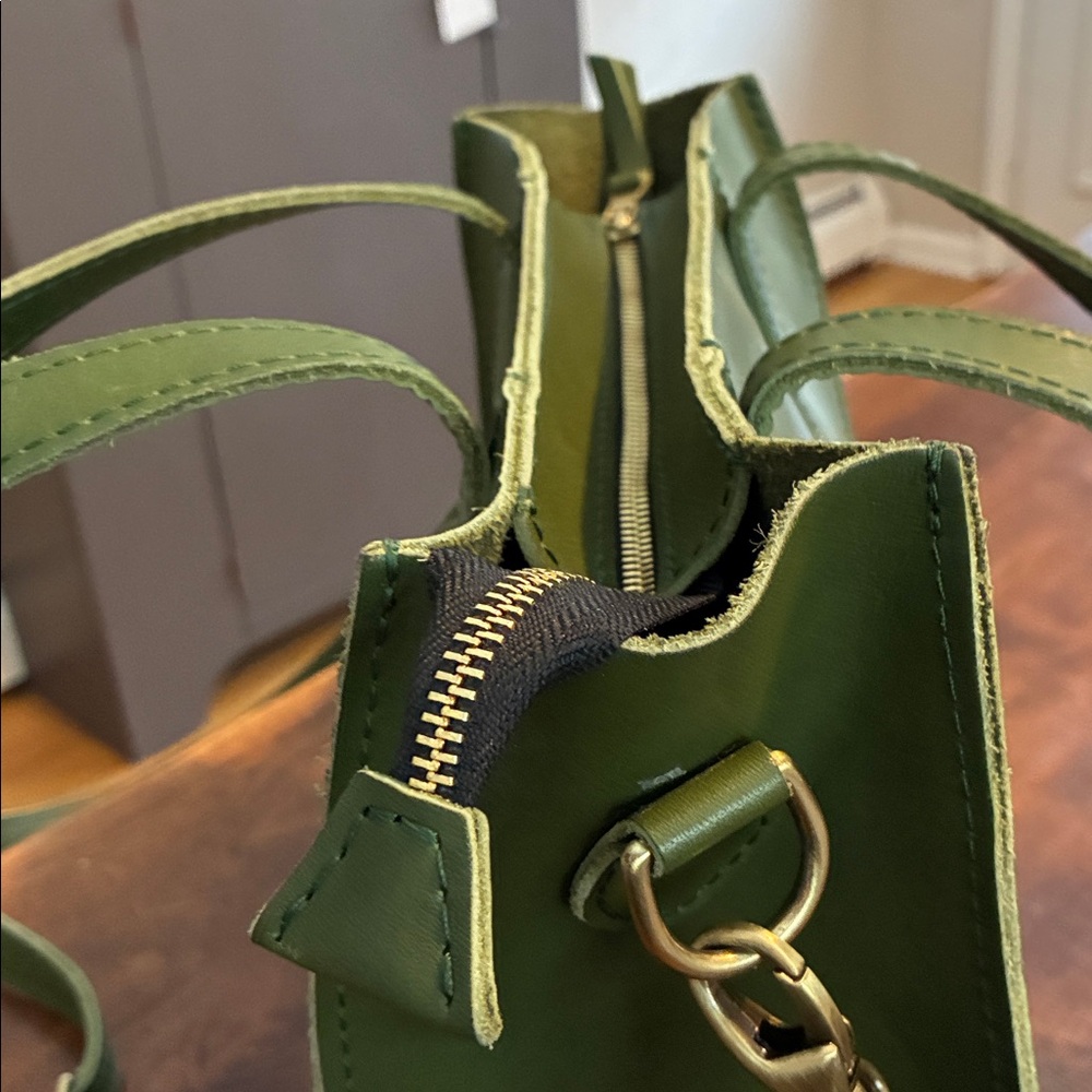 Portland Leather Lola zip tote in pine - Picture 6 of 13
